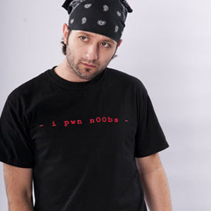 I PWN N00BS™ T-SHIRT